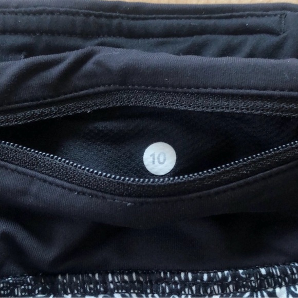 Lululemon Athletica Black and Gray Running Skirt - Picture 5 of 5